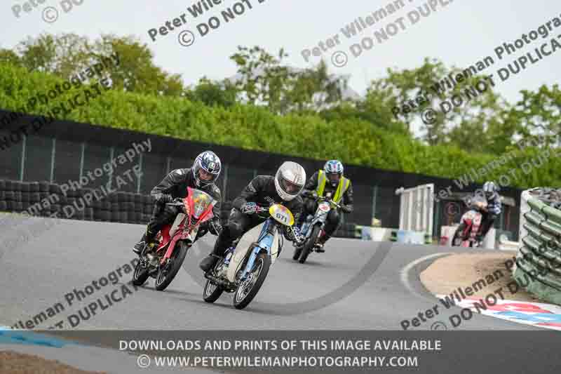 Vintage motorcycle club;eventdigitalimages;mallory park;mallory park trackday photographs;no limits trackdays;peter wileman photography;trackday digital images;trackday photos;vmcc festival 1000 bikes photographs